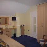 Avlon House 4*