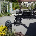 Bed & Breakfast Avlon House