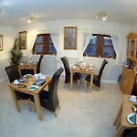 Bed & Breakfast Avlon House 4*