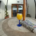 Avlon House Bed & Breakfast 4*