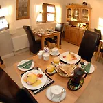 Bed & Breakfast Avlon House