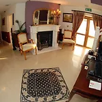 Bed & Breakfast Avlon House 4*
