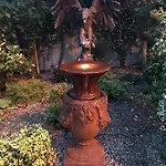 Avlon House Bed & Breakfast 4*