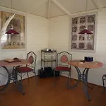 Bed & Breakfast Avlon House 4*
