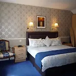 Avlon House Bed & Breakfast 4*