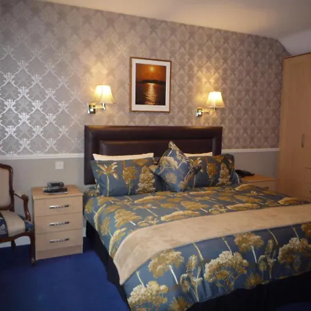 Avlon House 4* كارلو