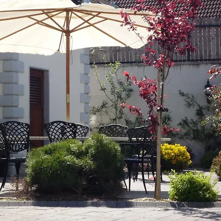 Avlon House Bed And Breakfast 4*