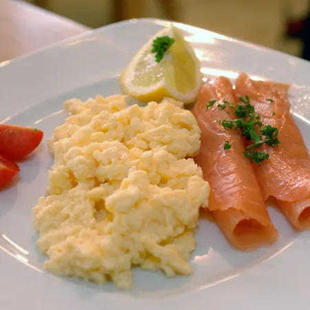 فندق مبيت وإفطار Avlon House 4*