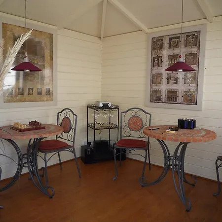 فندق مبيت وإفطار Avlon House 4*