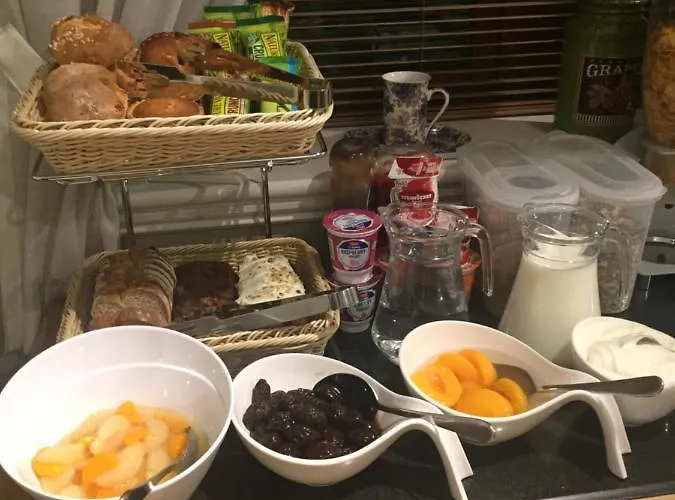 Bed & Breakfast Avlon House