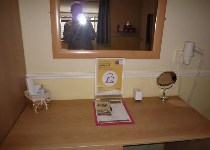 Avlon House Bed & Breakfast 4*