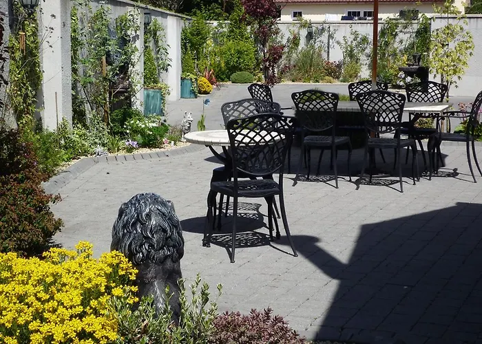 Bed & Breakfast Avlon House