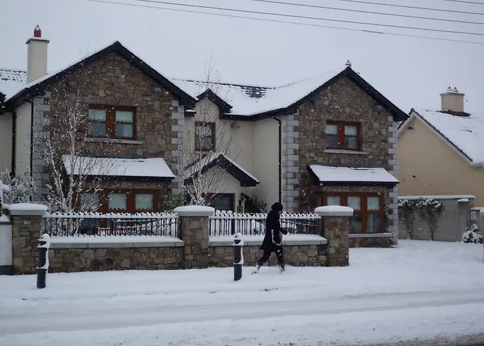 Bed & Breakfast Avlon House