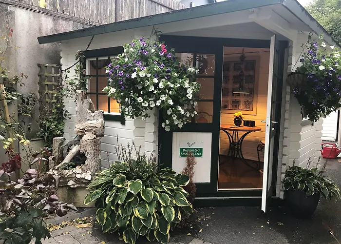 Bed & Breakfast Avlon House 4*